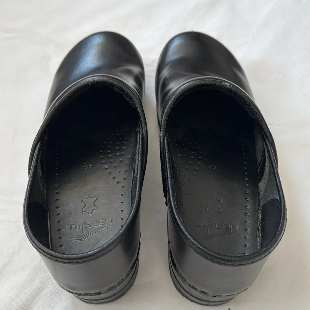 Dansko Professional black cabrio leather clogs, unisex size 43